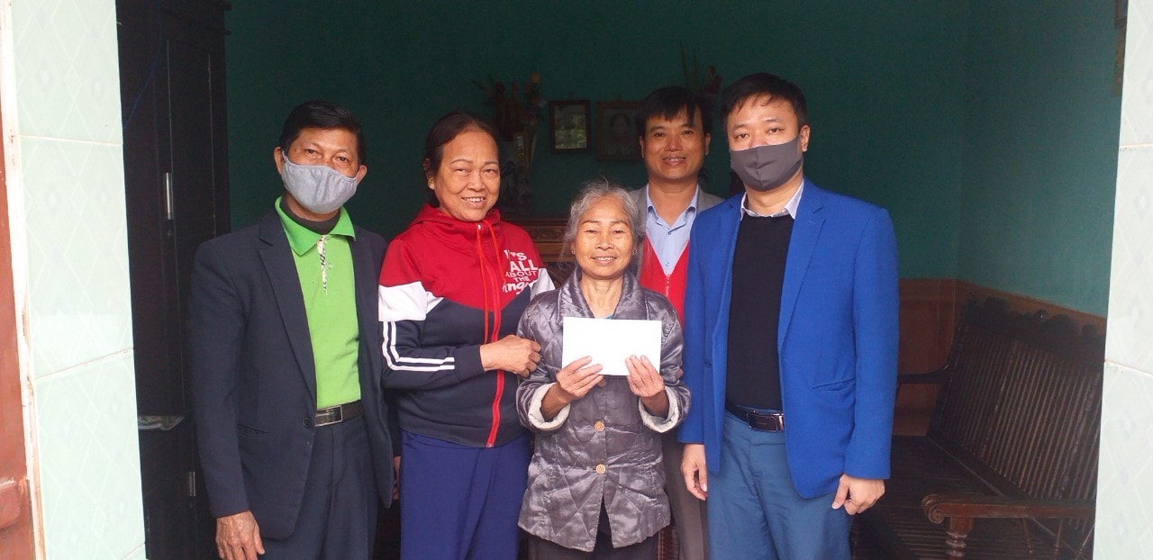 Sáng ngày 31/ 3/2020 CLB Quản Lý Nghiệp Hải Dương đến thăm 3 hoàn cảnh khó khăn tại Bình Giang - Hải Dương